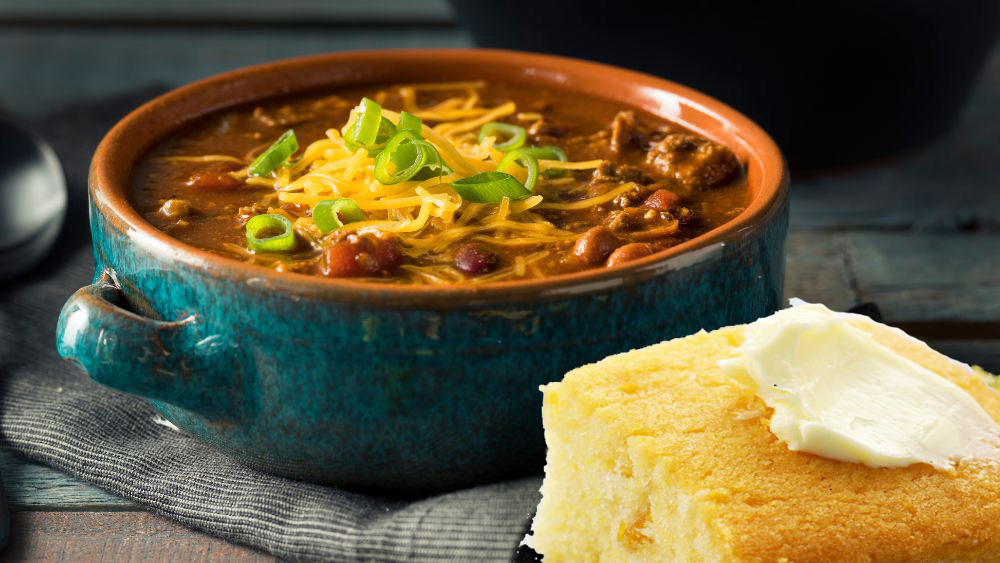 beef and bean chili with cornbread